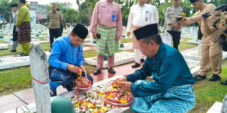 Kenang Jasa Pemimpin dan Tokoh Terdahulu Jambi, Gubernur Al Haris Ziarah ke Makam Pahlawan dan Mantan Gubernur Jambi