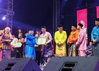 Pemprov Jambi Berikan Penghargaan kepada Pelaku Seni dan Budaya dalam Malam Keagungan Melayu “Kalavibhaga”