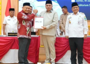 Ketua DPRD Kota Jambi  Menerima LHP Kinerja dari BPK Perwakilan Provinsi Jambi