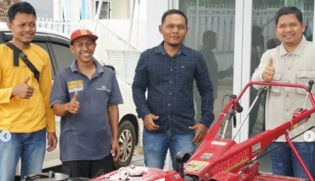 DPRD Kota Jambi Dukung Petani Talang Gulo dengan Hand Tractor Rotary di Momentum Harganas