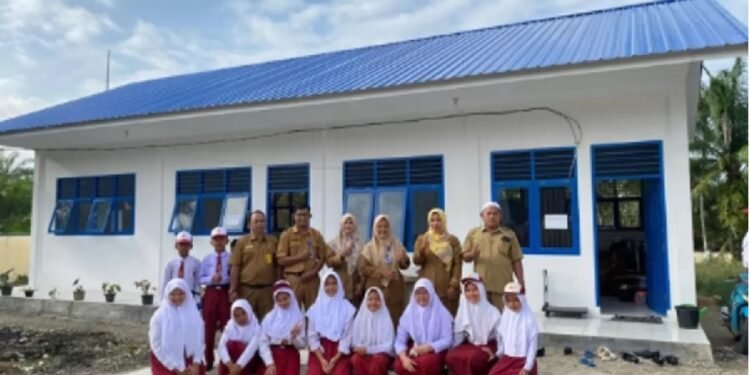 PTPN IV PalmCo Bangun Kembali SDN 011 di Rokan Hulu Pasca Terbakar, Langsung Salurkan Bantuan Rp199 Juta