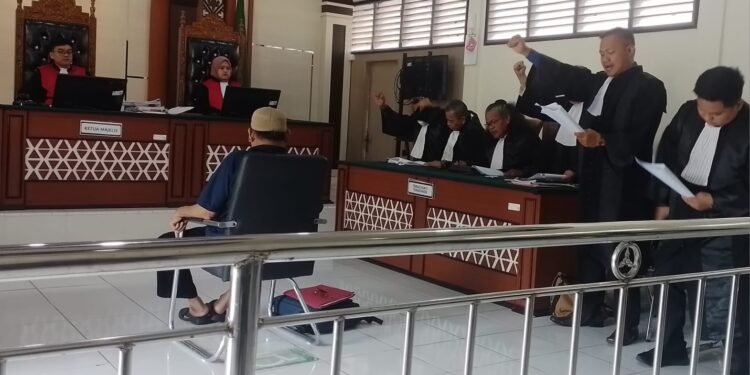 Tolak Vonis 7 Bulan, Thawaf Aly dan Kuasa Hukum Nyatakan Banding Serta Akan Laporkan Mejelis Hakim Ke Komisi Yudisial