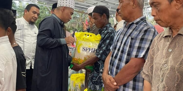 PTPN IV Regional IV Ibadah dan Kerja Sambil Santuni Fakir Miskin