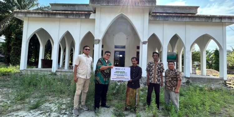 PTPN IV Bangun Tempat Wudhu dan Toilet untuk Jamaah Masjid Baiturrahman di Talang Merindu