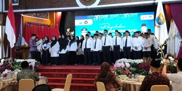 Gubernur Jambi Kukuhkan Petugas Haji 2026, “Layanilah Tamu Allah Sepenuh Hati”