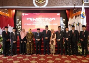 Gubernur Al Haris Lantik Sudirman Komisaris Utama Bank Jambi
