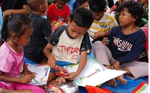 PTPN IV PalmCo Salurkan Bantuan Buku hingga Daerah Bencana di Hari Buku Nasional 2026