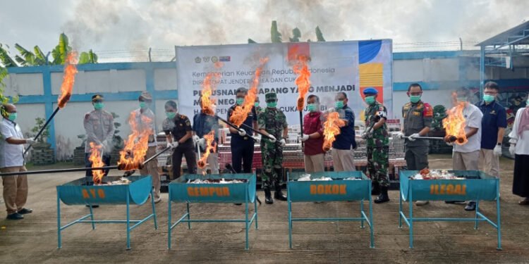 Bea Cukai Jambi Memusnahkan Jutaan Rokok dan Puluhan Barang Impor Ilegal, Selamatkan Negara Rp3,47 Miliar