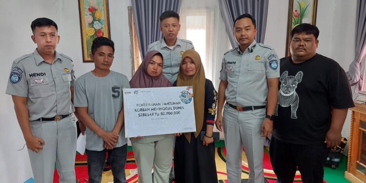 Jasa Raharja Serahkan Santunan kepada Ahli Waris Korban Kecelakaan Maut di Tol Pekanbaru–Dumai