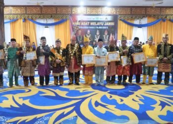 GUBERNUR AL HARIS AJAK MASYARAKAT PERKUAT JATI DIRI DAN LESTARIKAN ADAT MELAYU JAMBI