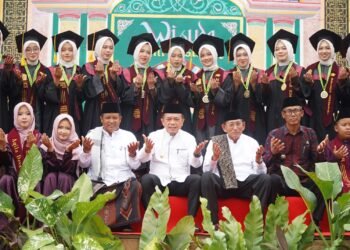 Gubernur Al Haris Doakan Santri Al-Anwar Jadi Generasi Berakhlak dan Berprestasi