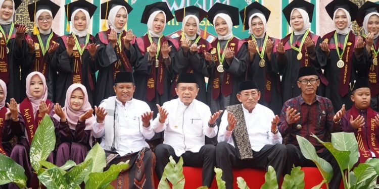 Gubernur Al Haris Doakan Santri Al-Anwar Jadi Generasi Berakhlak dan Berprestasi