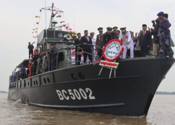 Bea Cukai Jambi Gelar Upacara HUT RI ke-81 di Atas Kapal di Sungai Pengabuan, Tanjab Barat