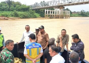Ketua DPRD Kota Jambi dan Anggota Komisi V DPR RI Tinjau Langsung Lokasi Abrasi di Pasir Panjang